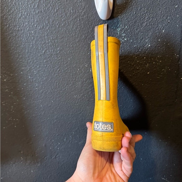 Kids Totes Yellow Waterproof Rain & Snow Boots - Picture 4 of 10